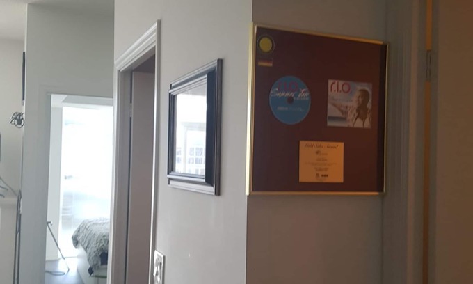 Parkdale Apartamento | Enjoy your Stay in the Beautiful King West Liberty Village/ Parkdale Area!
