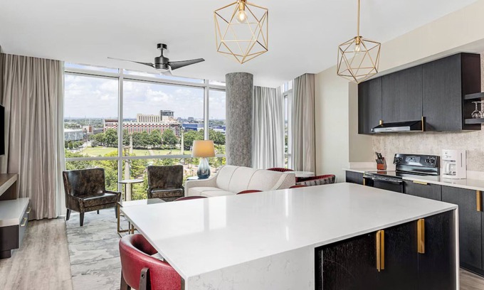 Fairlie-Poplar Historic District Hotel | Enjoy your stay in the heart of Downtown Atlanta