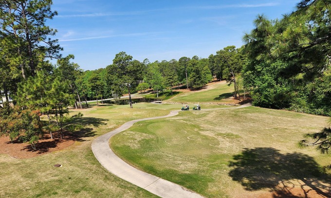 Pinehurst Condominio | Enjoy your stay overlooking Hole 6 on Pinehurst National #9.