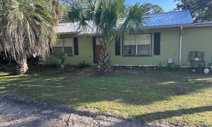 Indian Pass Casa | Enjoy your vacation in this cozy cottage in a quite seaside neighborhood