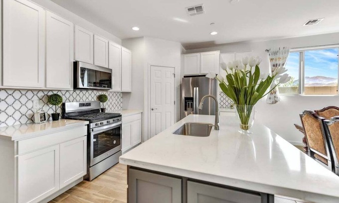 Laveen Casa | Enjoy your vacation with entertainment centers around