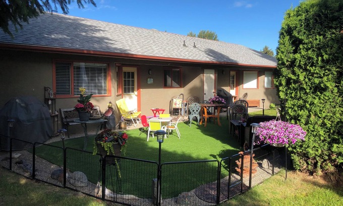 Central Okanagan Casa | Enjoy your Winter in a one Bedroom Condo in Holiday Park Resort, Kelowna BC!