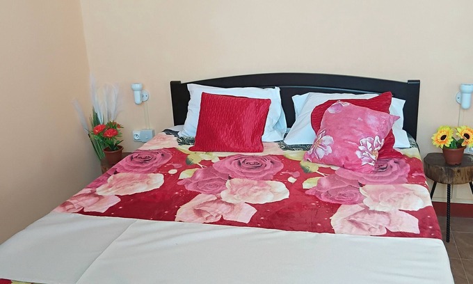 Surinam Cama Y Desayuno | Enjoyable 3 bed and swimming pool at Residence des cascades in Surinam