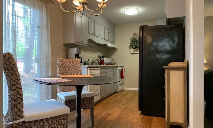 High Point Condominio | Enjoyable & Comfortable Ground Level Condo