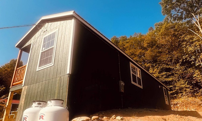 Carrabassett Valley Cabina | Enjoyable Green cabin at Carrabassett Valley town line and Kingfield