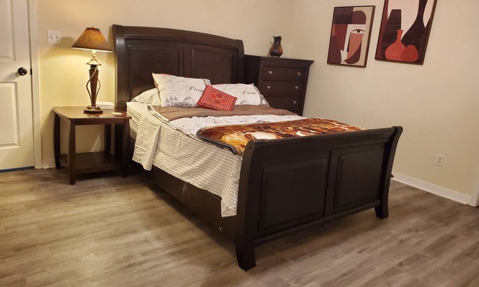 Northeast Pensacola Casa | Enjoying luxury master bed room with private hot spa bath tub, walking closet