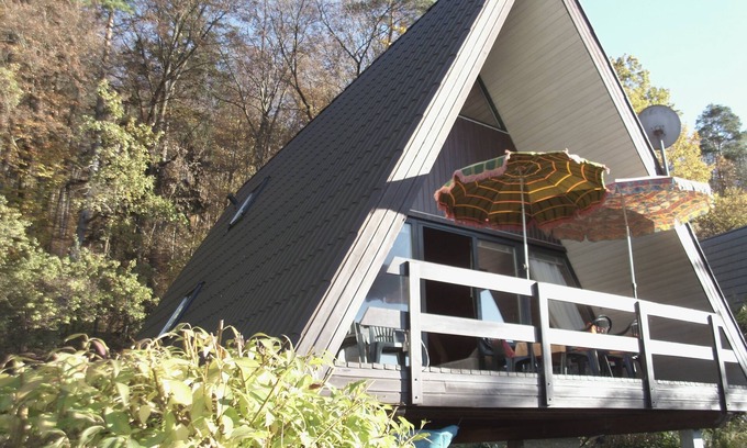 Kinding Casa | Disfrute de la naturaleza: Casa de vacaciones Kratzmühlsee am Wald, soleado, con vista panorámica, lago para nadar