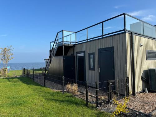 Enkhuizen Casa | Enkhuizer Strand Cube Elite Hafenpanorama mit Dachterrasse Haus Nr 339