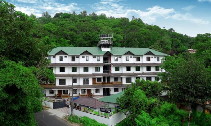 Kumily Hotel | Enroute Thekkady