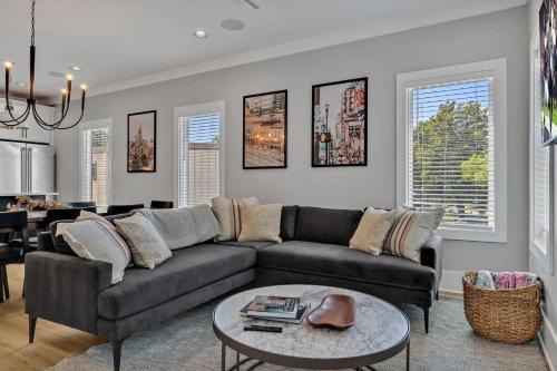 Berry Hill Casa | Ensemble-4 Unit Combo-8 mins to Broadway