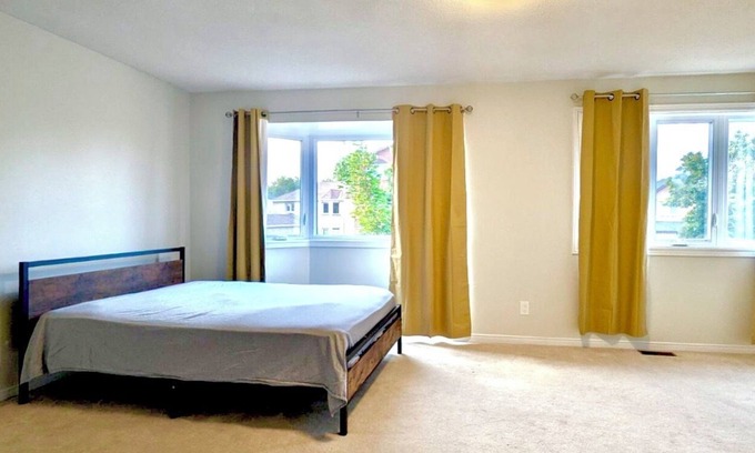 Ottawa Division Casa | Ensuite 10min from airport 15min to downtown