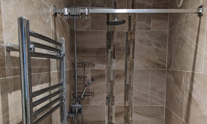 Chapeltown Casa | Ensuite Bedroom With Separate Entrance and Parking