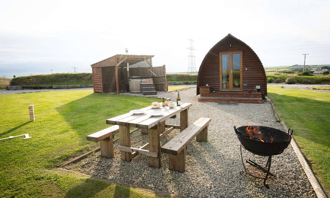Camelford Cabina | Estándar-Hot Tub-Cabaña-Baño con ducha