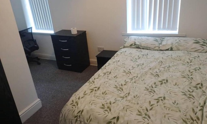 Burnley Casa | Ensuite Double-bed (R3) close to Burnley city centre