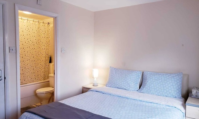 Southall Broadway Casa | Ensuite Room Near Beautiful River