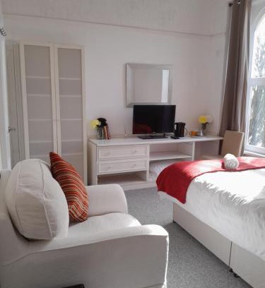 Sketty Casa | Ensuite room near Singleton Hospital, beach 8