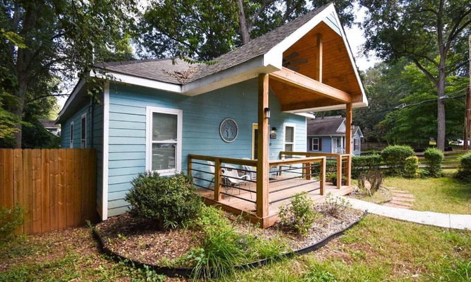 East Point Casa | Entertainers paradise close to airport