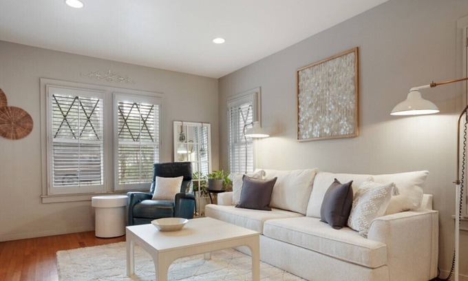 West Campus Casa | Entertaining Charmer w/ Outdoor Games + Putt-Putt!