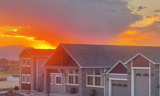 Longmont Casa | Entertaining paradise with game room, hot tub, & incredible mountain views!