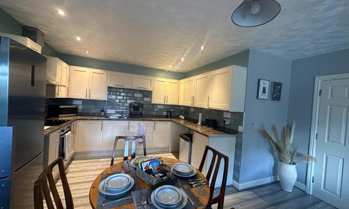Oldbury Apartamento | Entire 2 bedroom house.