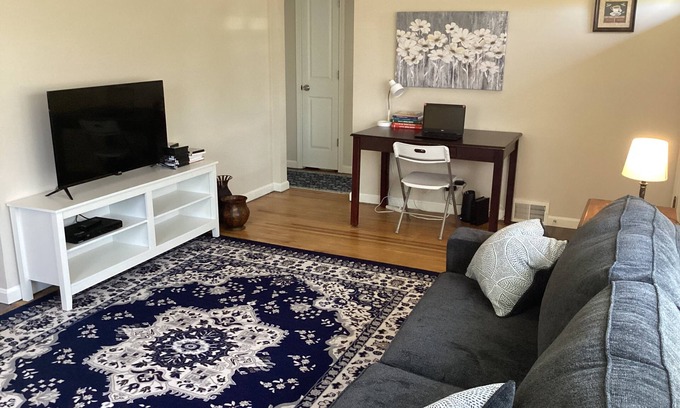 Evansville Casa | Entire 2 bedroom House with Living Room, close to all...Sleeps 6.
