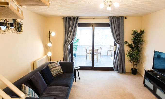 Clearbrook Casa | Entire 2 Bedroom House near Derriford with Parking