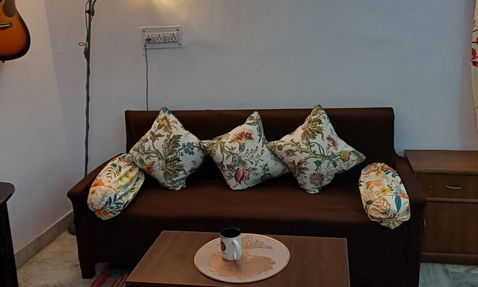 Indirapuram Apartamento | Entire 2 BHK Apartment is Available