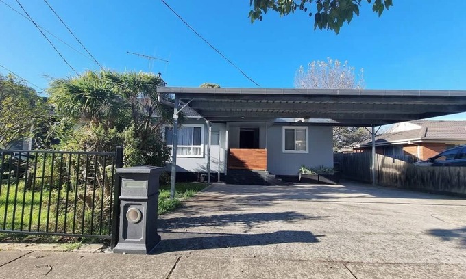 Doveton Casa | Entire 3 bedroom Doveton home, no sharing