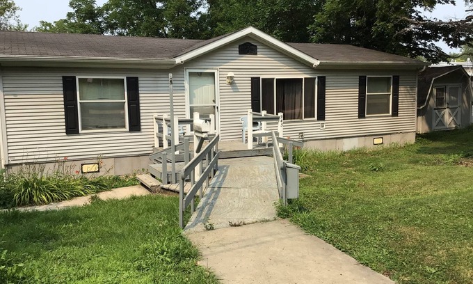 Mineral Point Casa | Entire 3 Bedroom House + Huge Wooded Yard