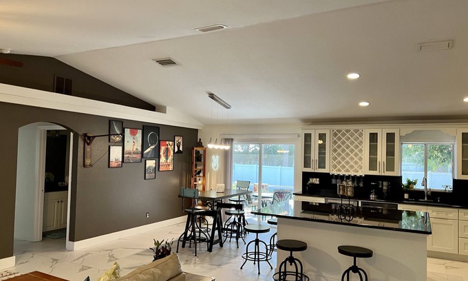 Port Saint Lucie Casa | Entire 3 bedroom home with fenced yard and screened porch !