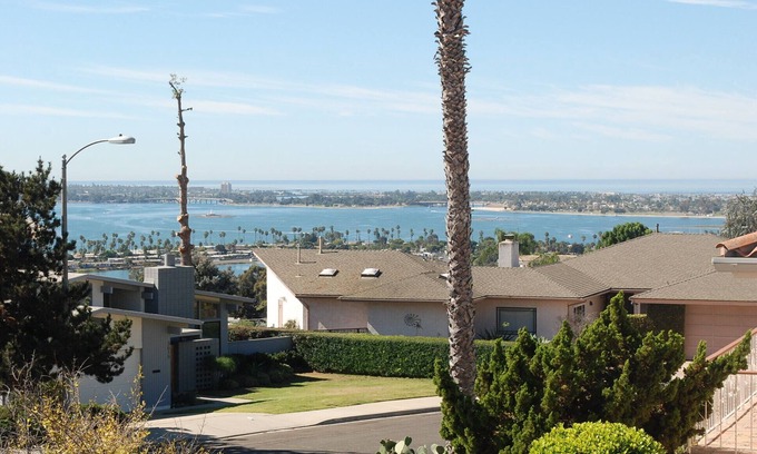 Bay Park Casa | Entire 3 Bedrooms Guest House Close Beach Downtown