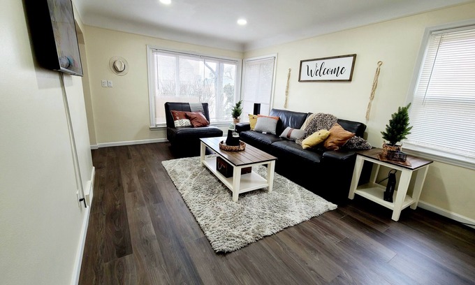 Harper Woods Casa | Entire 3 BR Home by St John's Hospital in Quiet area