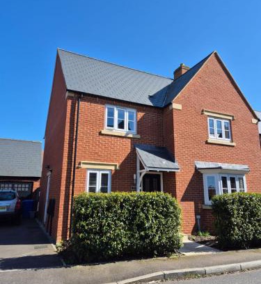 Brackley Casa | Entire 4 Bed House for Silverstone F1