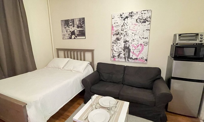 Hamilton Heights Casa | Entire Apart. Cozy Studio in a Private Townhouse