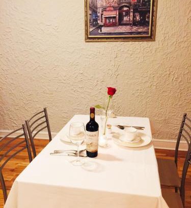 Park West Apartamento | Entire Apartment in heart of Lincoln Park & Lake Sea and beach