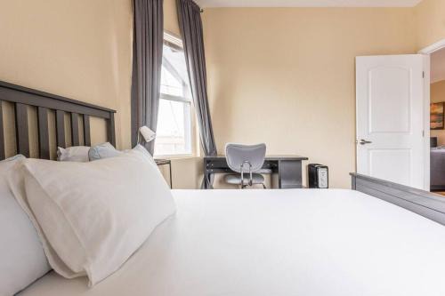 Hoover - Foster Apartamento | Entire apartment in Oakland