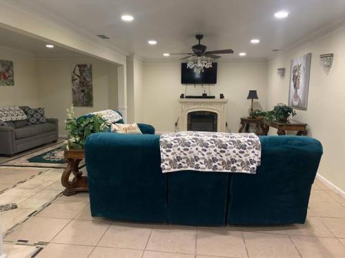 Lithonia Casa | Entire Apartment Suite family singles Couples Nurses dinners business meetings