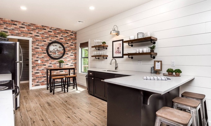 Bella Vista Casa | Single Unit Bungalow, 15 Trails Edge Ln.