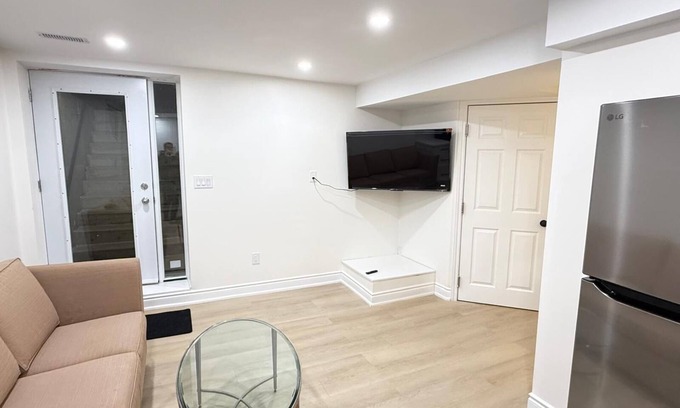 Dixie Apartamento | Entire basement apartment with private entrance