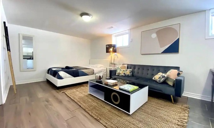 Clairlea Casa | Entire Basement Apartment 1 Bedroom Free Parking