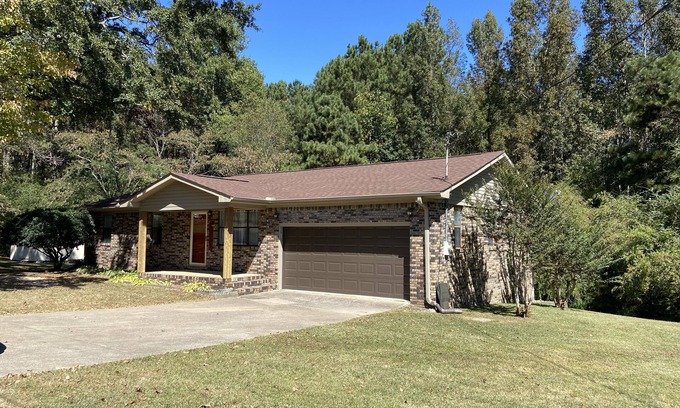 Gadsden Casa | Entire Beautiful family home, 4.5 miles to Noccalula Falls & near downtown.