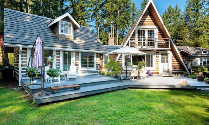 Sammamish Cabina | Entire Cabin/House, quite and private yet in town.