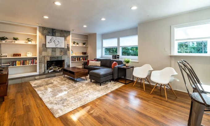 North Austin Civic Association Casa | Entire Central ATX Home - Sleeps 10 - W/D - NEW