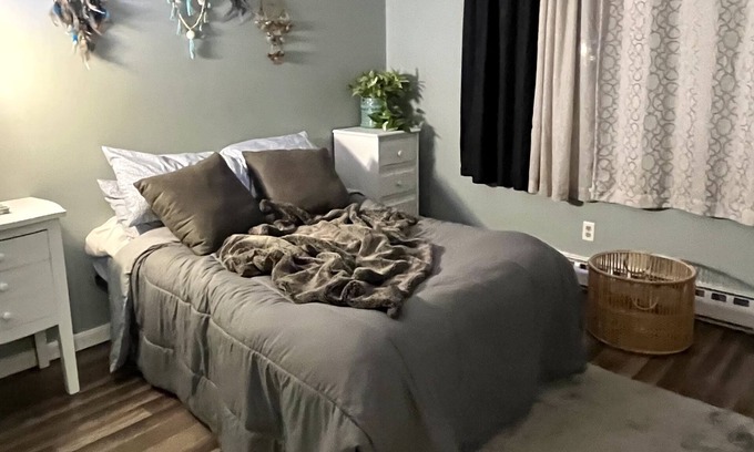 Bristol Condominio | Entire Condo in Bristol (plant house🪴!)