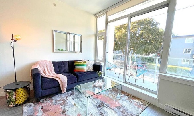Mount Pleasant Apartamento | Entire condo in Mount Pleasant + Parking