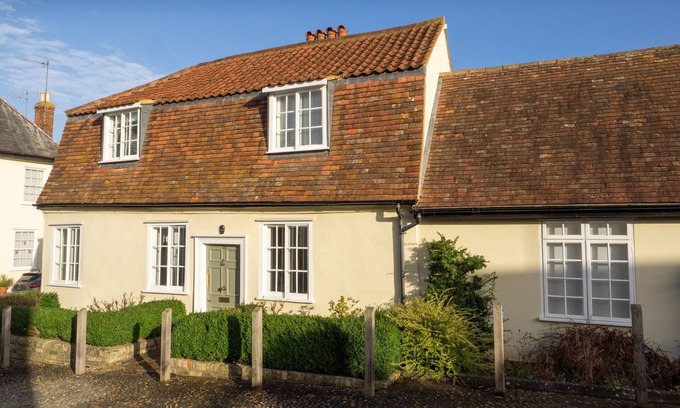 Linton Cabaña | Entire Cottage in Picturesque Village