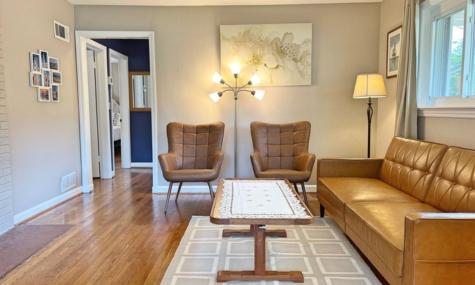 Arlington Casa | Entire Cozy 3 bedrooms Single Bungalow House in Arlington Near DC