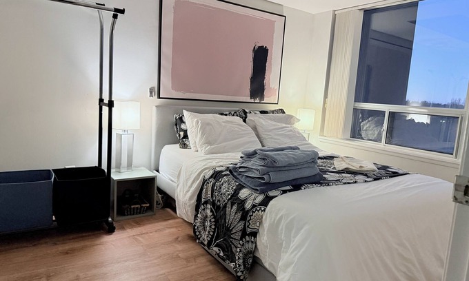 Willowdale Condominio | Entire Cozy Apartment with free underground parking, tunnel access and pool