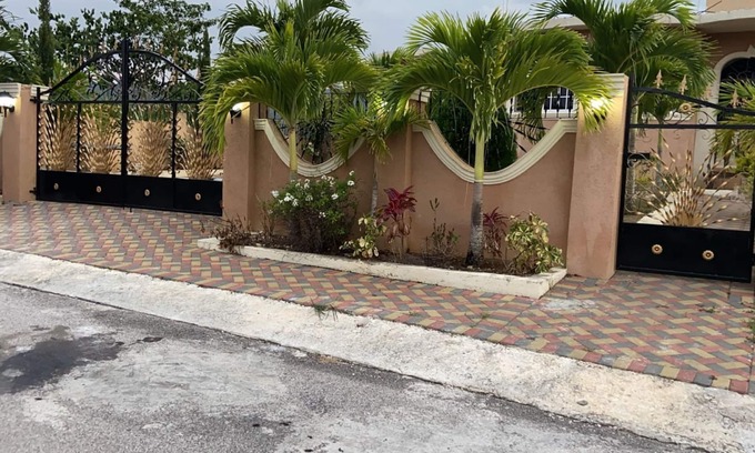 Montego Bay Casa | Entire Cozy Luxury Meadows With Free Wifi,Parking&Hottub