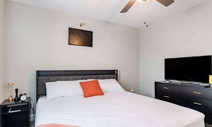 Clarksville Casa | Entire cozy modern 2 king-size beds townhome. Free WI-FI.